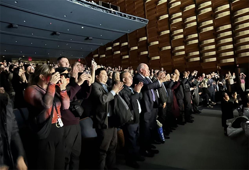 深圳原创舞剧《咏春》在多伦多首演-中国当代舞台艺术以功夫语言