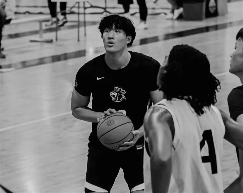 <strong>从替补席到全额奖学金——华人少年的“皇冠”逆袭之路！</strong>