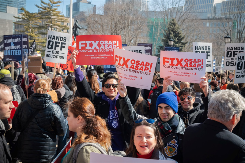 福特削服务让学生买单，安省自由党呼吁立即修复OSAP